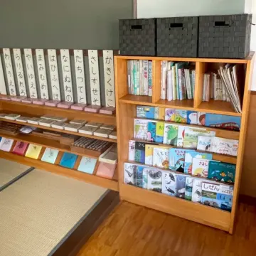 絵本収納棚2